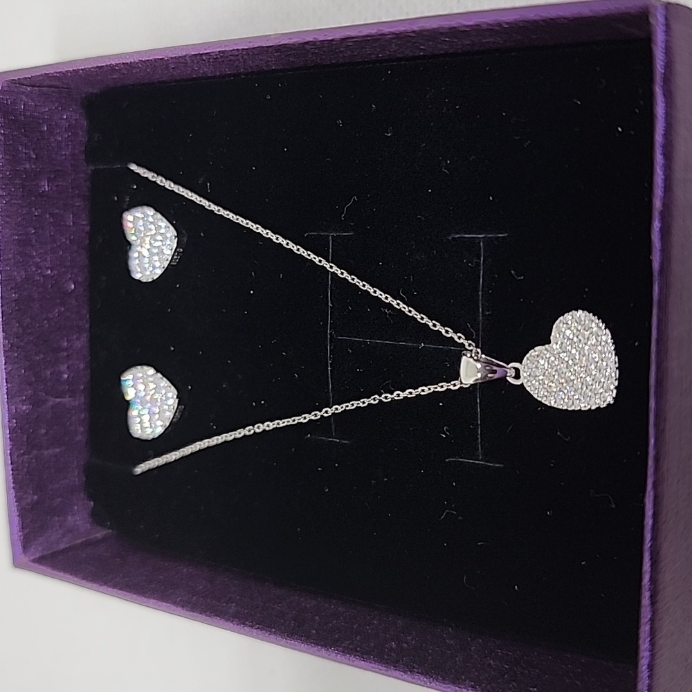 LOVELY 925 STERLING SILVER DANGLING HEART NECKLACE. &Matching Heart Earrigs - Picture 3 of 4